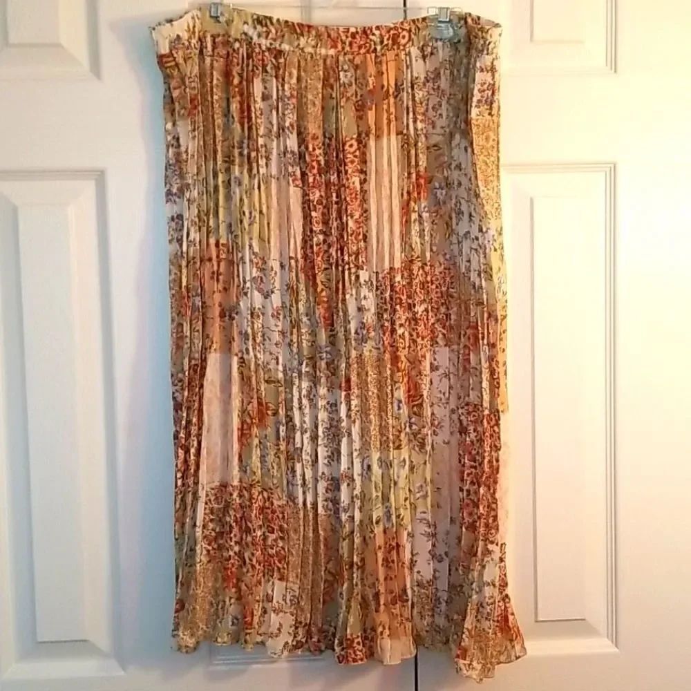 Floral pleated peasant skirt by Bonjour (vintage)
